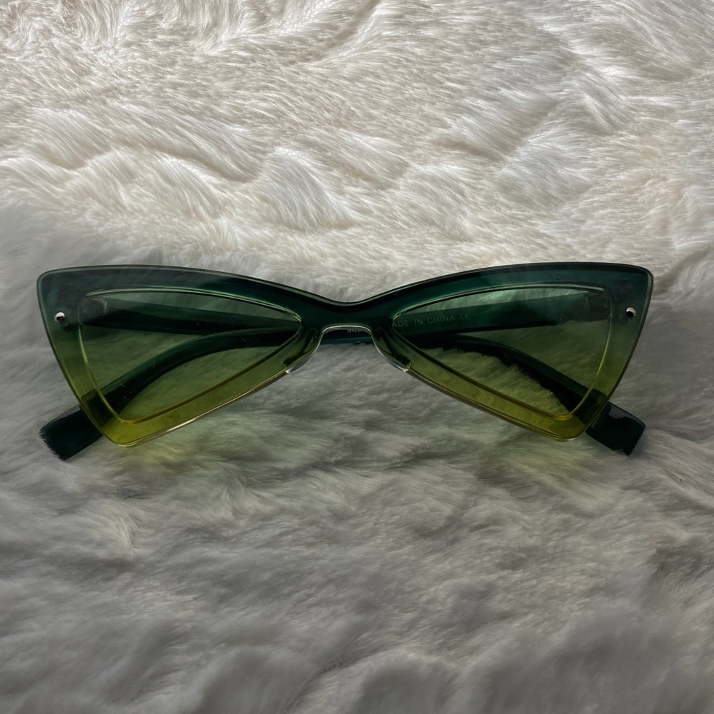 Chic Cat-Eye Sunglasses
